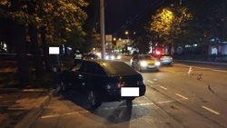 В Ставрополе автомобилист сбил пешехода и врезался в столб