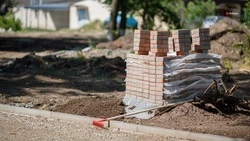 В Степном благоустраивают территорию спортивно-оздоровительного комплекса 